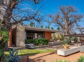Casa del Toro Luxury Ranch, hotel en Nguékokh