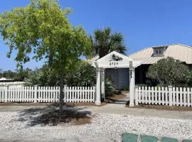 Beachclub Cottage 23 -Upscale Luxury-Privacy-2-Kings-5 minute walk to Beach