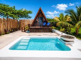 Cashaw Cabin - Private Retreat with a Pool, hotel a Treasure Beach