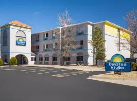 Days Inn & Suites by Wyndham Airport Albuquerque