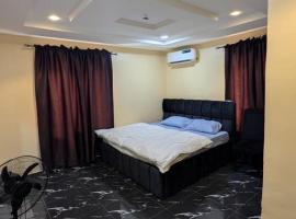 Bolmarts hotel and lounge, hotell i Okunola