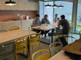 Hostelfly Fira Barcelona, hotel en L'Hospitalet de Llobregat
