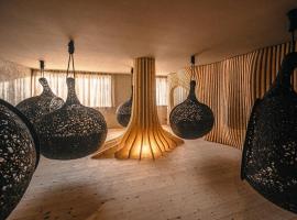 Cristallo Sport & Wellness Hotel، فندق في ليفيكو تيرمي