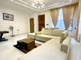 Okota Premium Apartment Fast WiFi Generator Secure, Hotel in Lagos