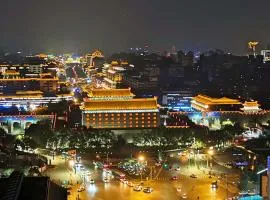 Stylish Homestay Balcony Viewing Acient XiAn Bell Tower and City Wall