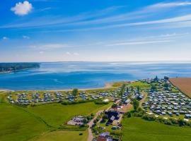 Vikær Strand Camping & Cottages, Hotel in Diernæs