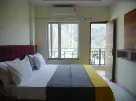 Bunk Hostel Tapovan