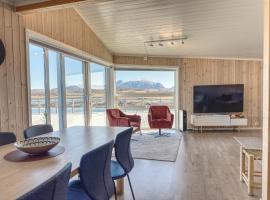 Gravdal에 위치한 호텔 Spectacular Waterfront Fishermans Cabin - Rorbu