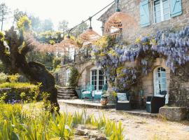 Idyllic French farmhouse، فندق في Les Assions