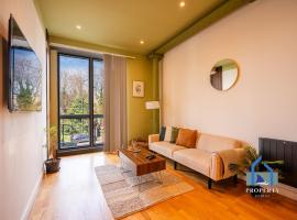 Spacious Manchester City Condo - Parking - Next To AO Arena - Local Attraction & Transport Links, hotell i Manchester