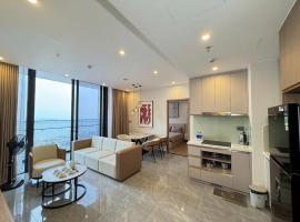 ICON40 Ha Long Luxury Apart, отель в Халонге