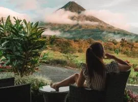 The hidden Side - Private Villa with Volcano View and Indoor Jacuzzi