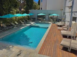 Best Western Hotel Casa Bianca, Piscine Intérieure et Extérieure, hotel en Calvi