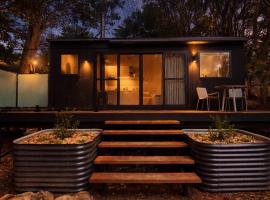 The Flower Sanctuary Tiny Home, hotel en Springbrook