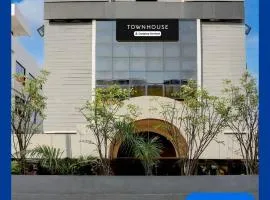 Super Townhouse Kalmana
