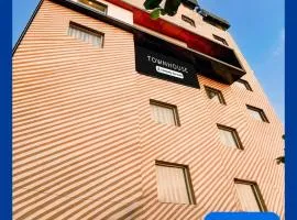 Super Townhouse VIP Road Formerly The Sky