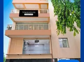 Super Townhouse Sahayogi Nagar Near Big Bazaar