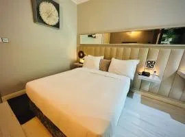 Golden Tulip Essential La sien