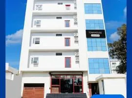 Super Townhouse Balua Road Pahadiya