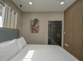 Morne Longue में, होटल Golden Pear Villa-MSV 10BR - 5 Fully Equipped Kitchens, Harbor & Sea Views