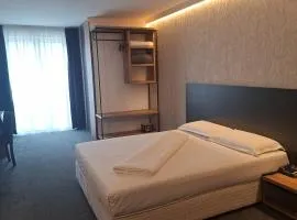 Budapest Hotel - Free Parking