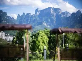 Tianmen Skyview Hotel-Best View of Tianmen Peak -English-Speaking Service-Travel Guide - Free Breakfast - Near Airport