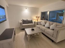 Appartement rénové à Flamands Beach, khách sạn ở Anse des Flamands