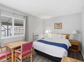 Canada's Best Value Desert Inn & Suites