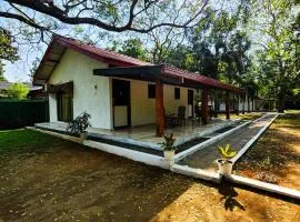 Katharagama Safari Hotel By Rukmal Travels