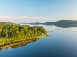 Skotteksgarden Lakefront Cottages and Camping near Ulricehamn, khách sạn ở Ulricehamn