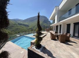 Vila Luxury Forest โรงแรมในเปเย