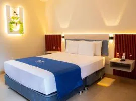 Laguna Azul Hotel & Suites