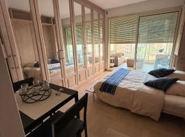 Luxury Retreat in Monaco with Rare Private Parking, Pool, AC and Wifi, hótel í Monte Carlo