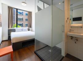 easyHotel Amsterdam City Centre South, hotel in Amsterdam