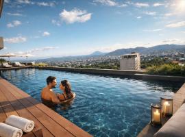 Apartamento 3 habitaciones Piscina Rooftop Gym y más Vista Tower Escalón, отель в городе Сан-Сальвадор