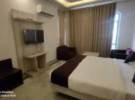Kasa Nest Hotel Near Tilak Nagar Metro Station
