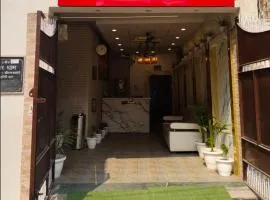 Char Dham Palace Near Kashi Vishwanath Temple Dashashwamedh Ghat Varanasi