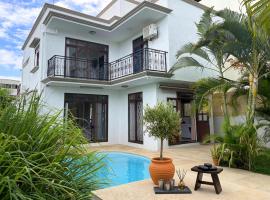 Exceptional Villa 4 Bedrooms Pool & Rooftop, viešbutis mieste Grand Baie
