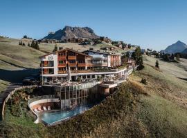 Hotel Goldener Berg, Hotel in Lech am Arlberg