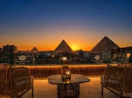 New Pyramids Moon Hotel
