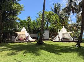 Island Escape Glamping, hotel u gradu Corn ostrva