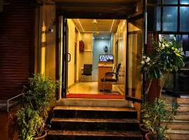 Lotus Stay By Hotel MR Opposite Aishbagh Railway Station