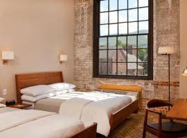 The Roundhouse، فندق في بيكون