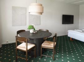 Faxe Ladeplads Motel، فندق في Hylleholt