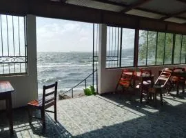 Miraflores Beach Lodge