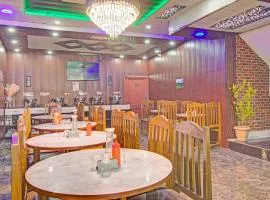 Collection O Kursoo Rajbagh Formerly Mid Valley Residency