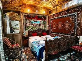 Houseboat young Minar