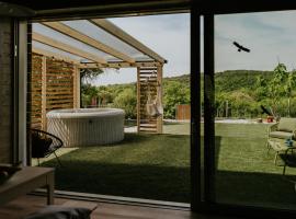 WOWCABIN - Lovas, hotel Lovason
