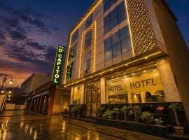 Hotel D'Capitol - Delhi Airport