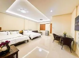 La Galleon Suites Hotel